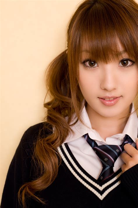 Tsubasa Amami 天海つばさ Photo Tube Gallery Page 1 .